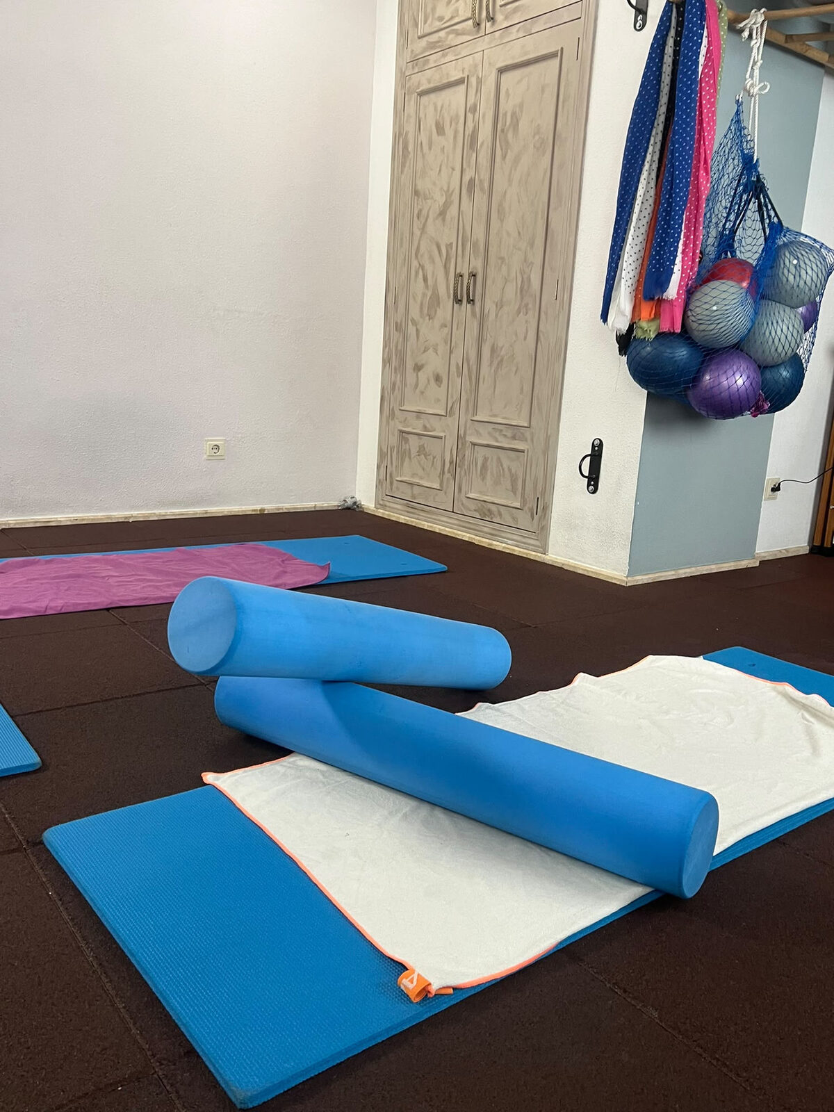 Rodillos de equilibrio y esterillas de pilates